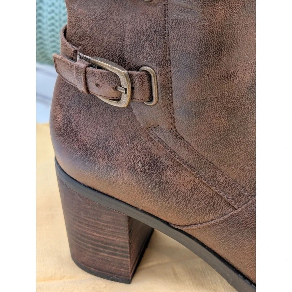 Baretraps Brown Faux Leather Strappy Back Knee High Riding Boots - Size 7.5